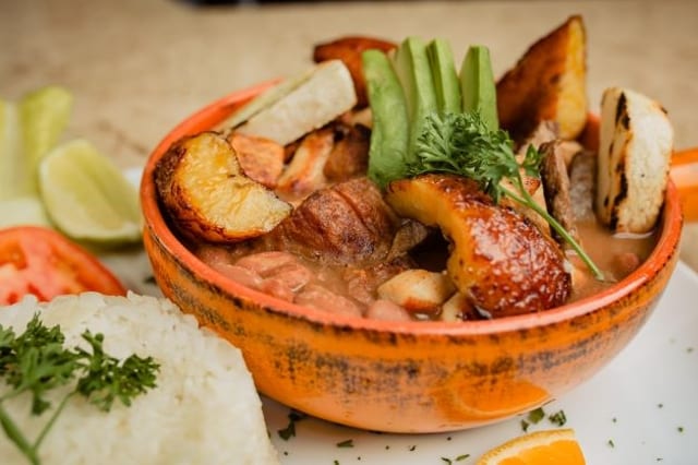 Cazuela De Frijoles.